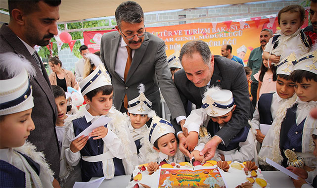Hakkari'de yüzyıllardır süregelen sünnet geleneği devam ediyor: ''Onların yüzündeki tebessüm bizim için en büyük mutluluk'';