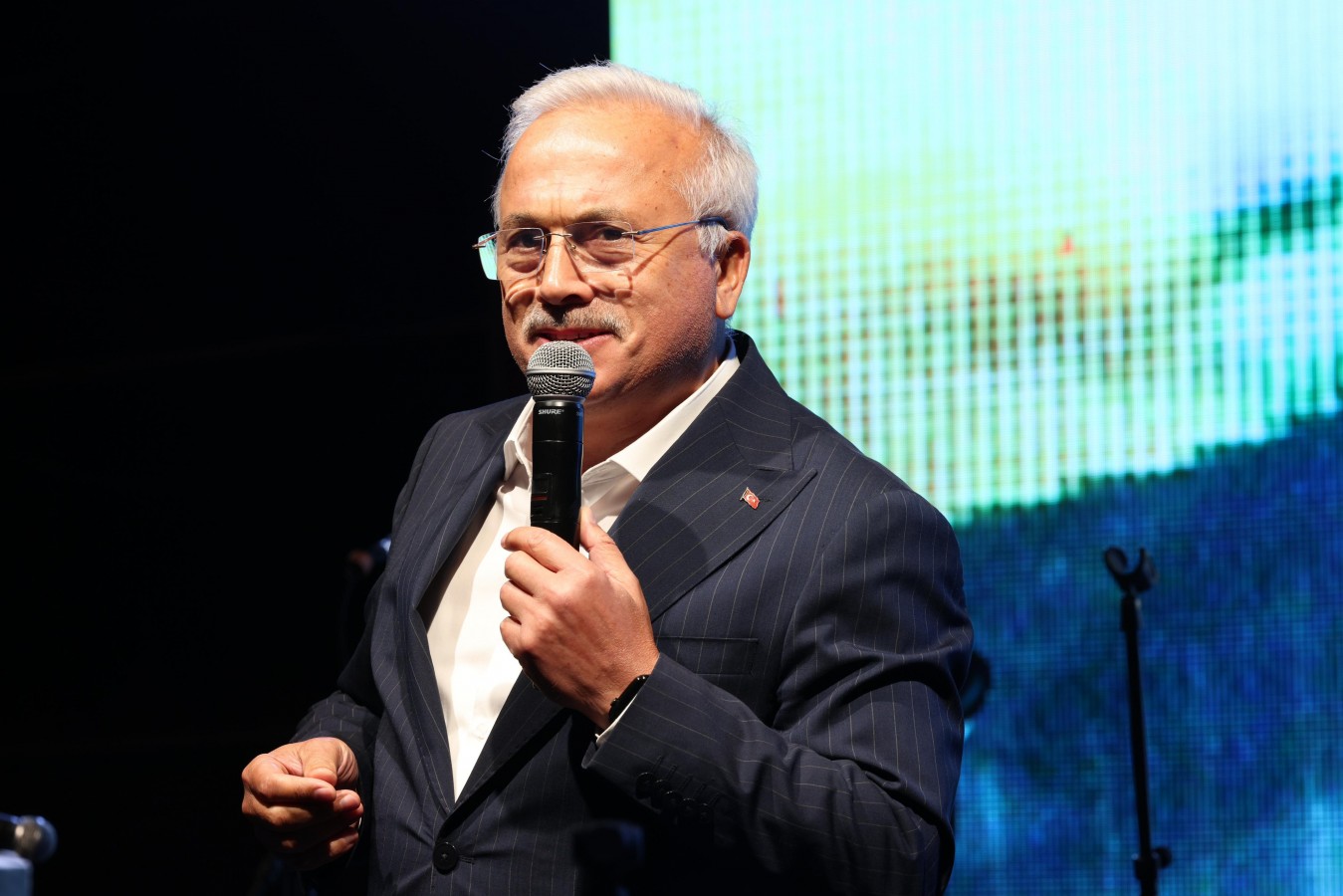 "Bizler, zeytin dalına tutunmuş iki komşuyuz";