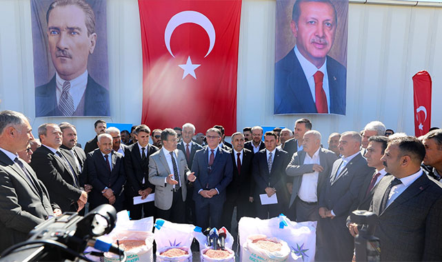 Van hububatta merkez üssü olacak: Çiftçilere sertifikalı tohum dağıtıldı;