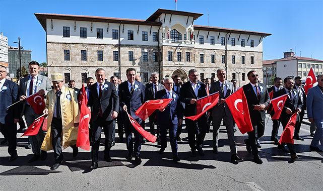 ''Sivaslı esnafımız, helal kazancın ve dürüst ticaretin simgesi olmuştur'';