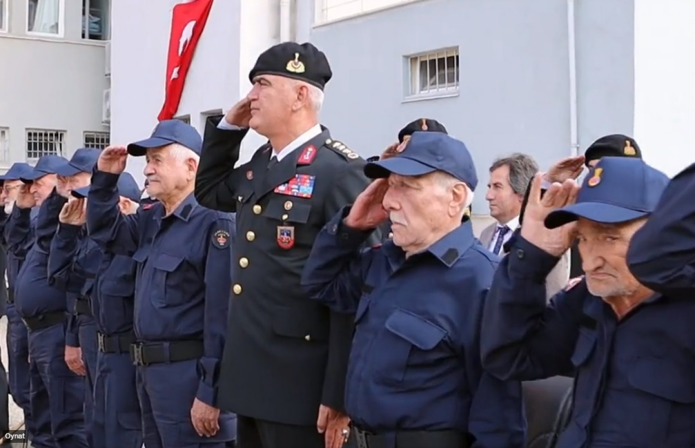 Dedeler yeniden jandarma oldu;