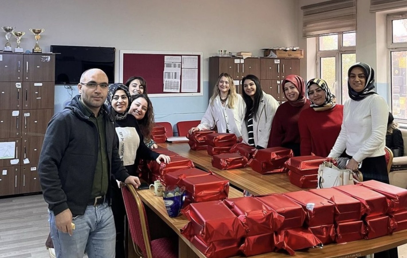 Genç’teki öğretmenlere sürpriz hediye;