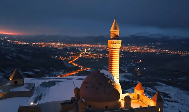 Ağrı'nın dünyaya açılan kapısı 'İshak Paşa Sarayı' binlerce turisti ağırladı!
