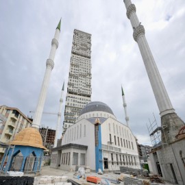 Esenyurt'ta yarım kalan projeler tamamlanıyor