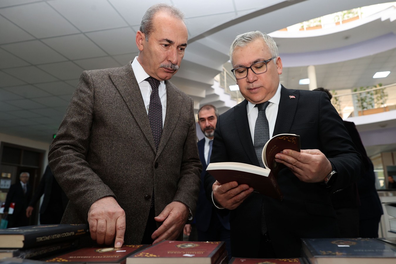 "Kitap okuma bilinci bizleri bu yarışta öne çıkaracak";