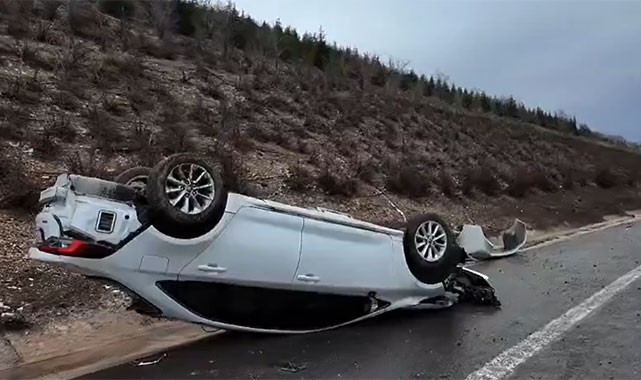 Niğde-Ankara Otoyolu'na dolu yağdı, araçlar birbirine girdi!
