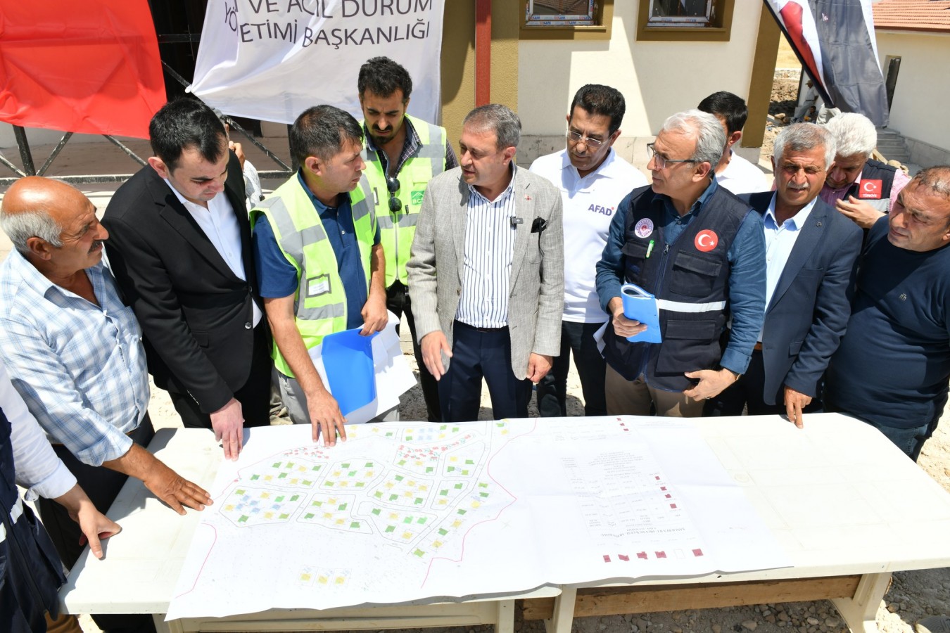"Deprem konutlarını 2 ay sonra teslim edeceğiz";