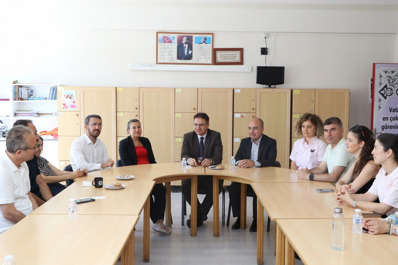 "Öğretmenler, ülkemizin yarınlarını şekillendiriyor";