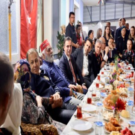 Bakan Yerlikaya ve Vali Karakaya, Ahıskalı Türklerini ziyaret etti