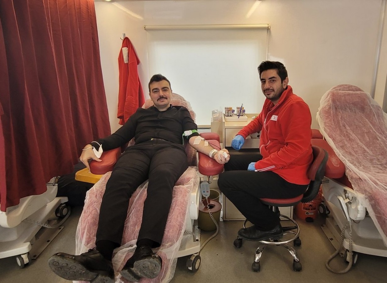 Kan bağışı kampanyasına katıldı;