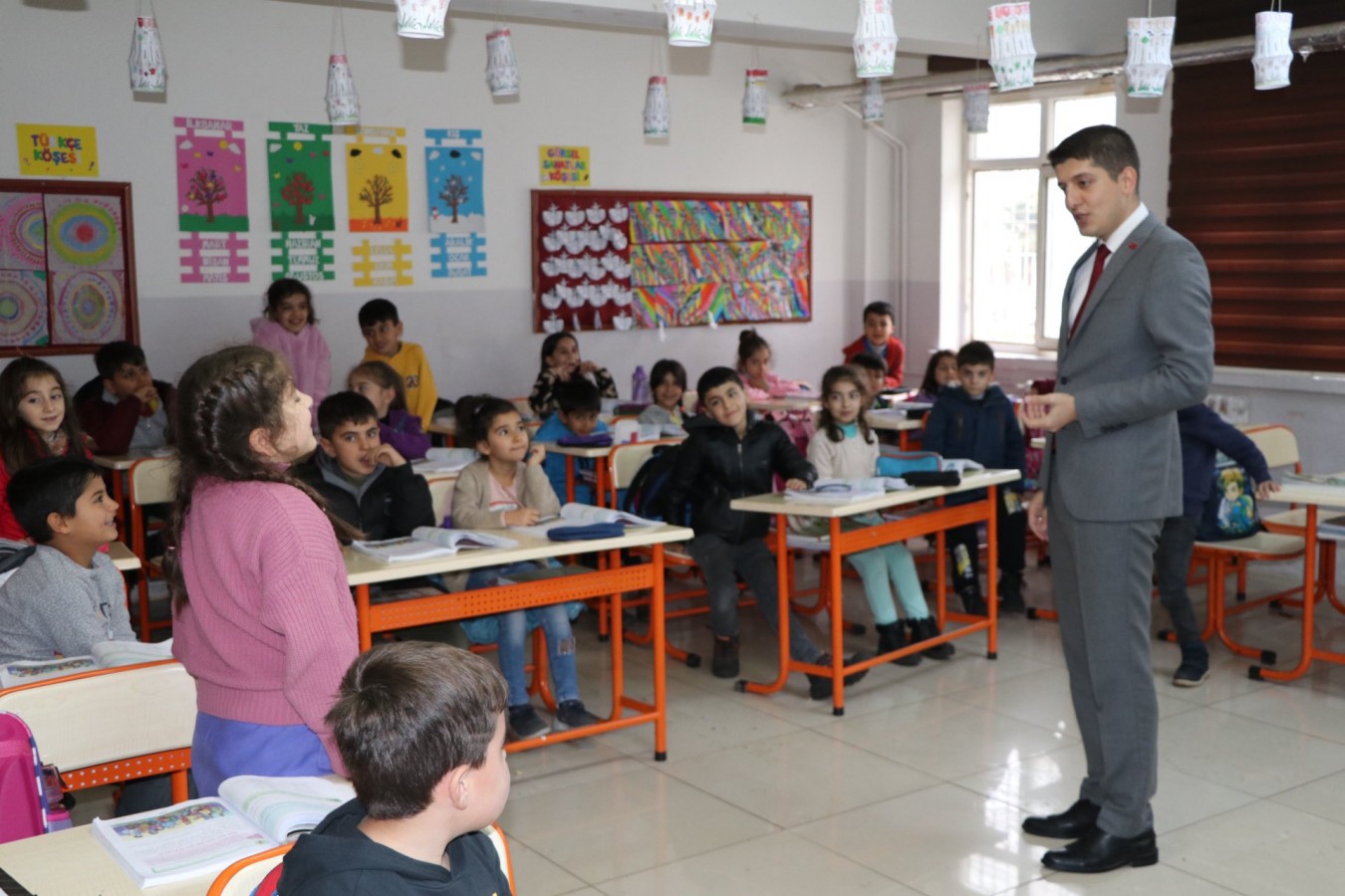Öğrencilerin dersine konuk oldu
