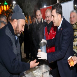 Vali Aygöl, vatandaşlara salep ikram etti