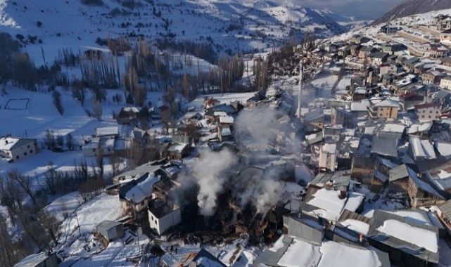 Erzurum'da korkutan yangın, Vali Çiftçi bölgede inceleme yaptı