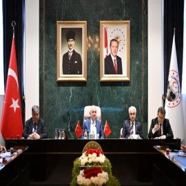 "Her türlü sorununuzda kapımız da gönlümüz de sizlere açık"