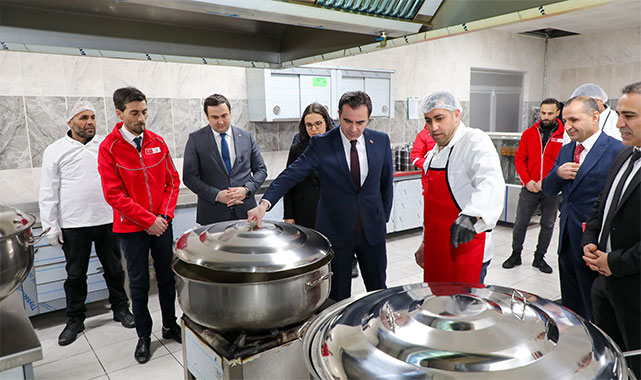 Günde 4 bin kişiye sıcak yemek hizmeti!