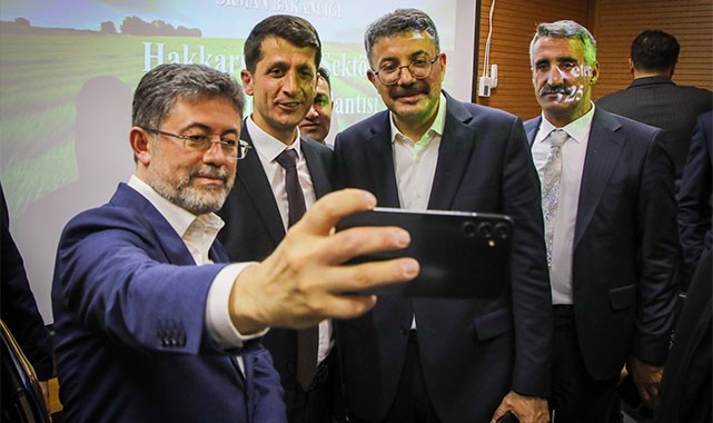 Bakan Yumaklı'dan Hakkari'nin tarihi evine ziyaret!