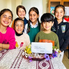 Öğrencilerin yüzü bayram hediyesi ile güldü