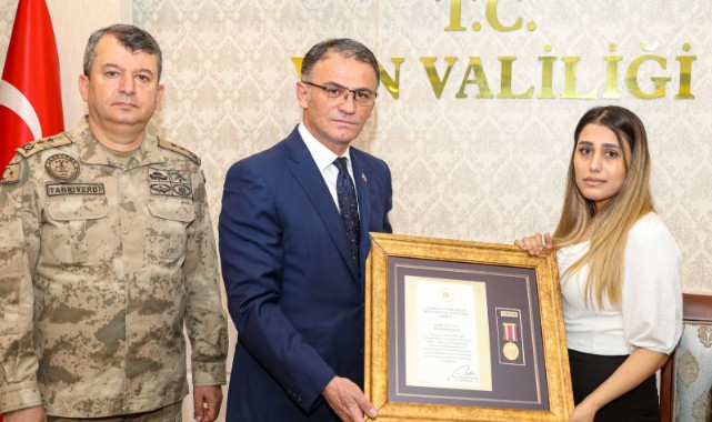 Şehit eşine Devlet Övünç Madalyası