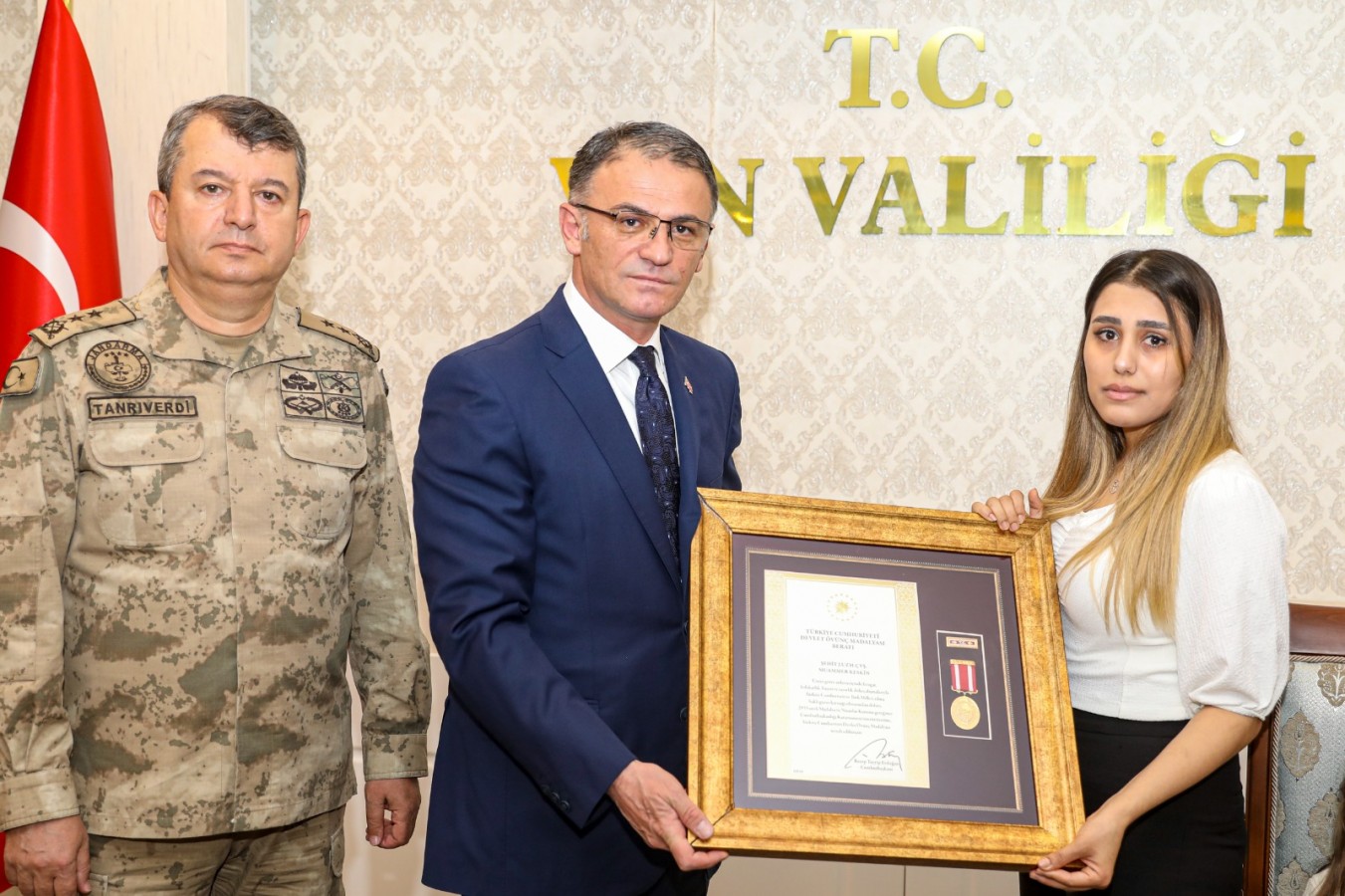 Şehit eşine Devlet Övünç Madalyası;