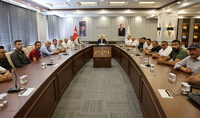 ''Iğdır’ın kalkınmasında emeği geçen her kesimin yanındayız'';