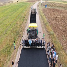 Sivas'ta 10 köyü güvenli ulaşıma kavuşturacak yol yenileniyor