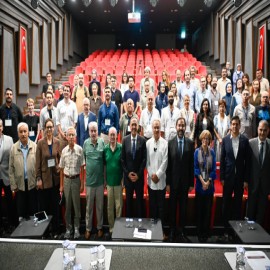 Vali Usta, genç tarih araştırmacılarına belgelerini takdim etti