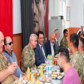 "Türk milleti kendisi için fedakârlık yapanları kalbinde taşır"