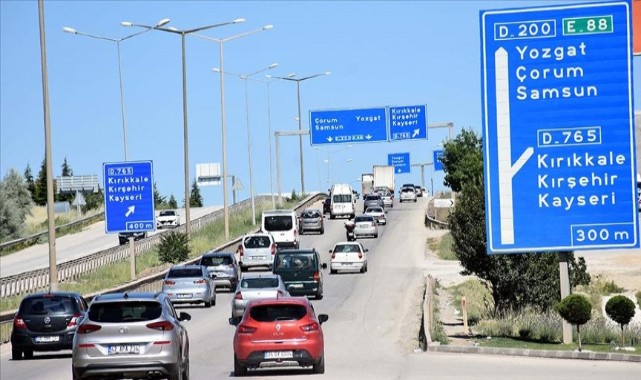 Vali Makas talimat verdi! Kafa karıştıran trafik levhaları söküldü