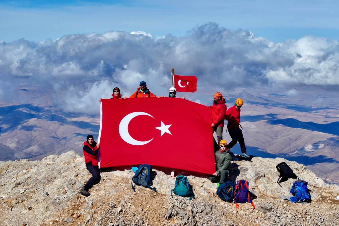 ''Her zirveye tırmanış, beraberliğimizin en güçlü ifadesi'';