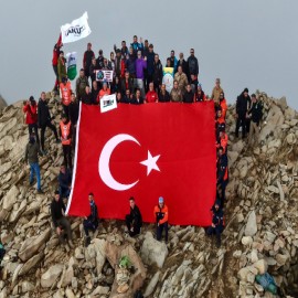 Bingöl’de Cumhuriyet coşkusu 2 bin 878 metrede yaşandı
