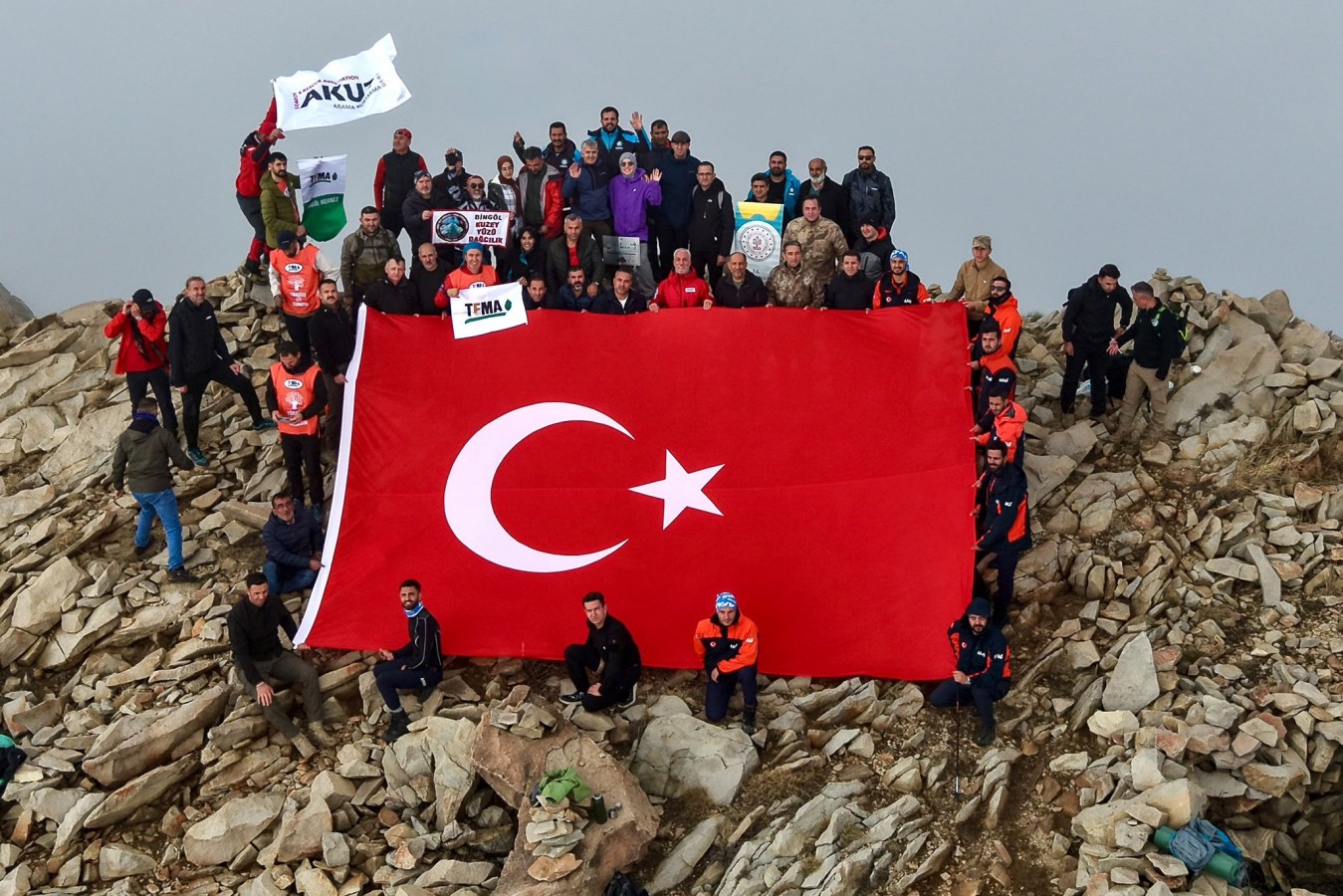 Bingöl’de Cumhuriyet coşkusu 2 bin 878 metrede yaşandı