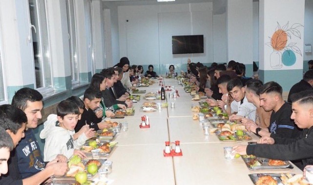 Öğrencilerden sosyal medya kullanımını azaltmalarını istedi
