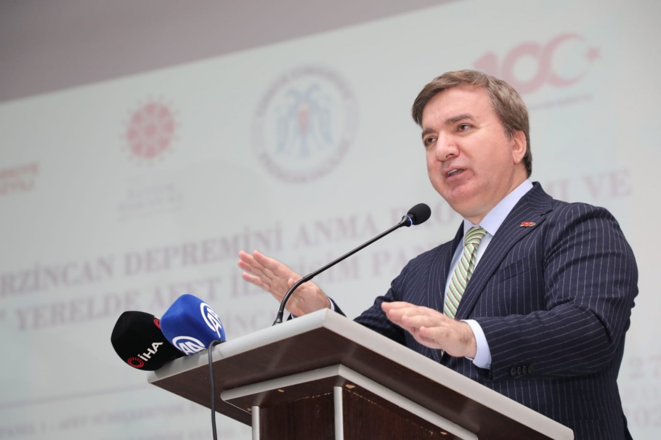 "Depremle yaşamayı öğrenmemiz gerekiyor"