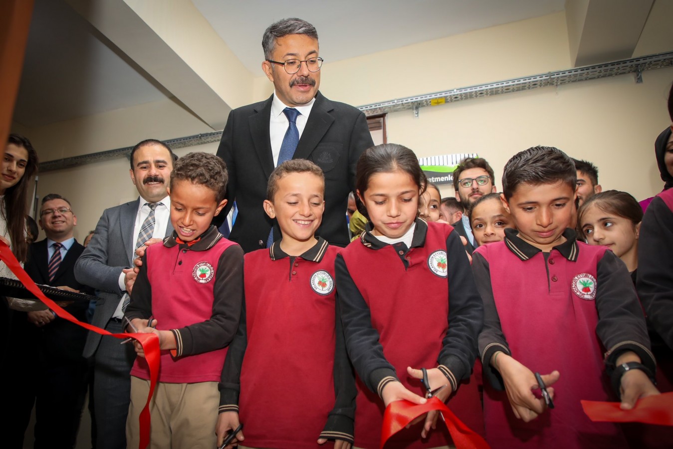 Hakkarili çocuklar, "Bir Kitapla Bin Dünyayı" keşfedecek;