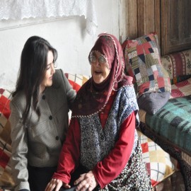 Yaşlıların yüzü vefa ziyaretleri ile gülüyor