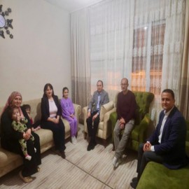 Depremzede aileyle iftarda bir araya geldi
