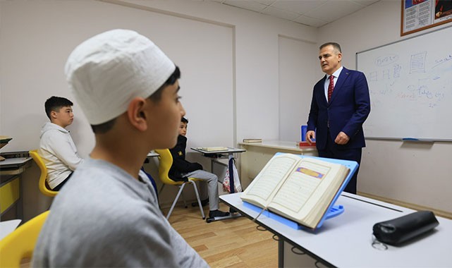 "Benim en iyi dostum kitap, sizin de en iyi dostunuz kitaplar olsun''