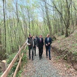 Vali ve kaymakam farkındalık için yürüdü