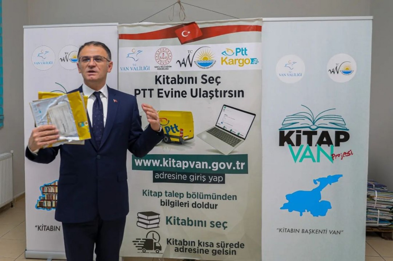 “Kitabını seç, PTT evine getirsin”