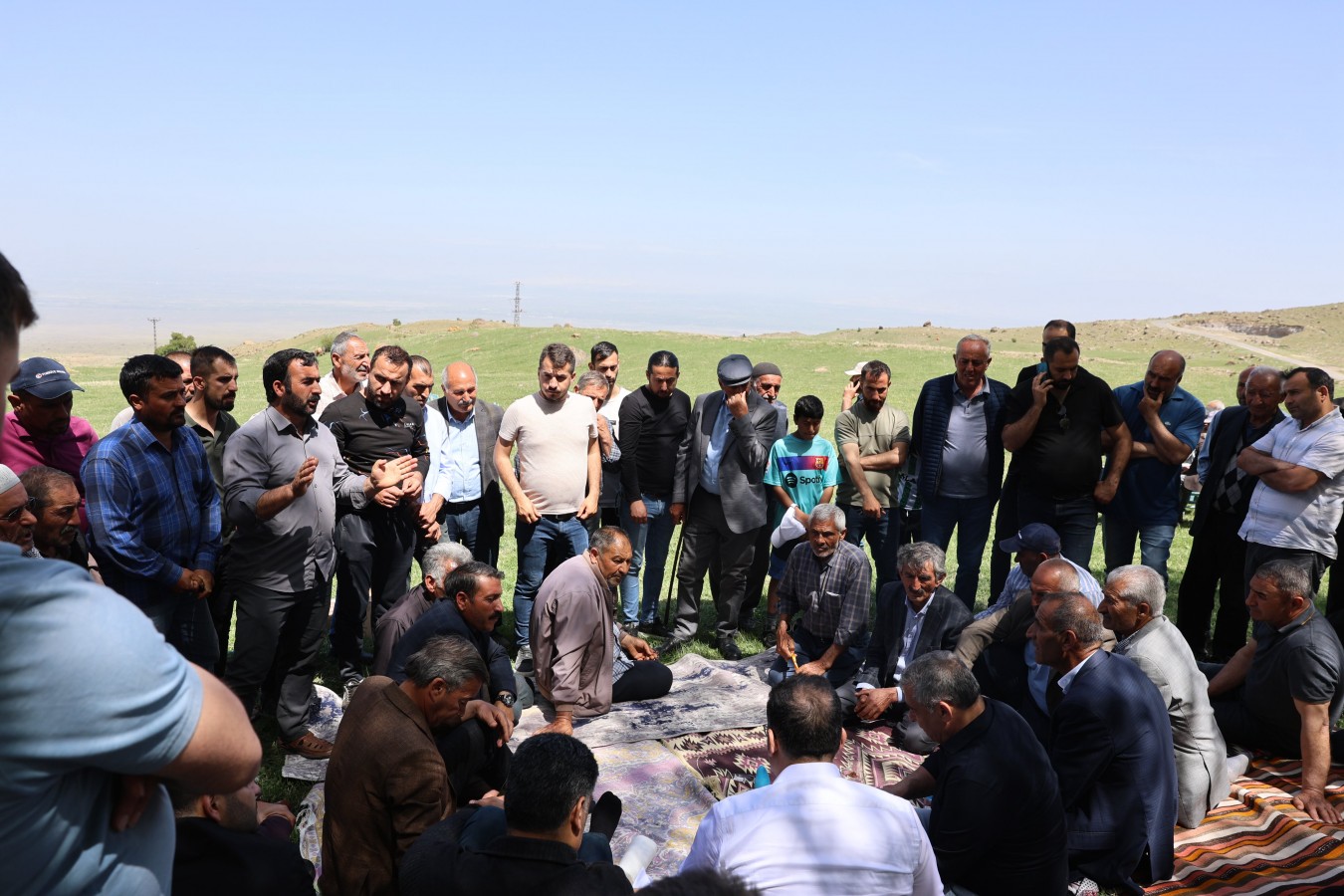 Ağrı Dağı’nın eteklerinde vatandaşı dinledi
