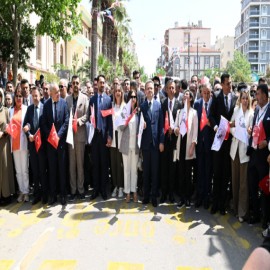 Festivalde 7 ton mesir macunu halka saçıldı