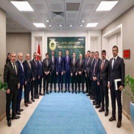 Bitlis Valisi Karakaya ve beraberindeki heyetten Bakan Kurum’a ziyaret