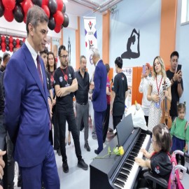 Kaymakam Aksu, öğrencilerin hazırladığı projeleri tek tek inceledi