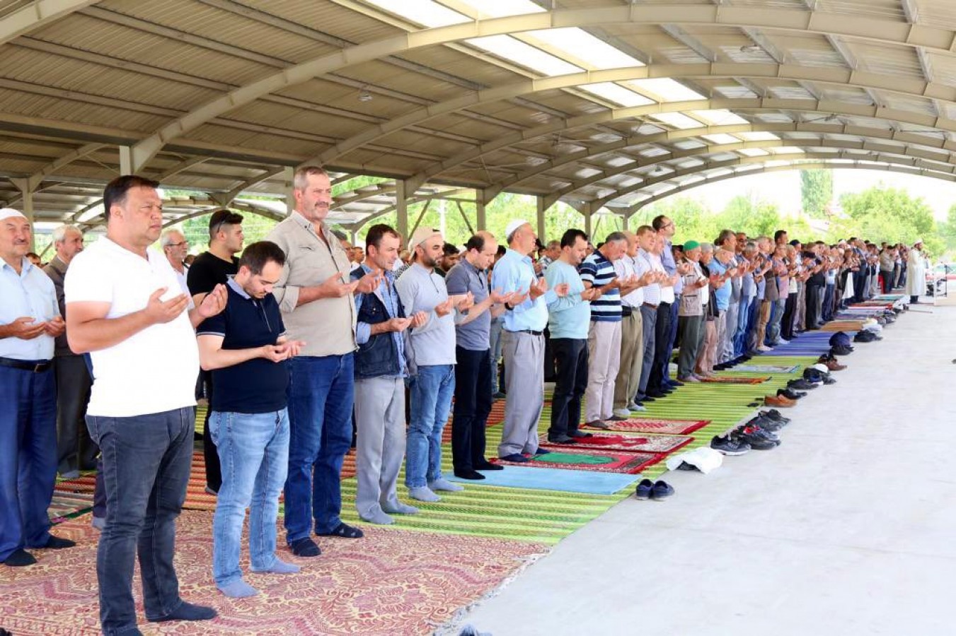 7 bin kişiyle şükür duası!;