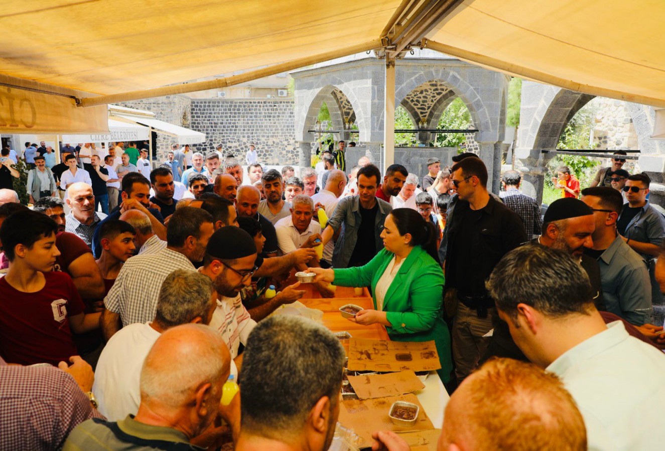 “Aşure kardeşliktir, paylaşmaktır”;