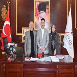 Kaymakam Bayraklı, anne ve babasını ağırladı
