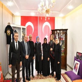 “Allah şehitlerimizden ve onları bu millete armağan eden ailelerinden razı olsun”
