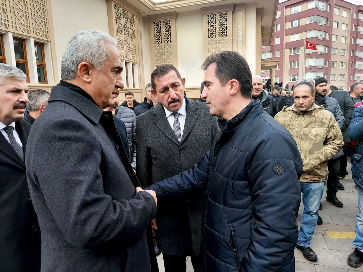 Eniştesini son yolculuğuna uğurladı