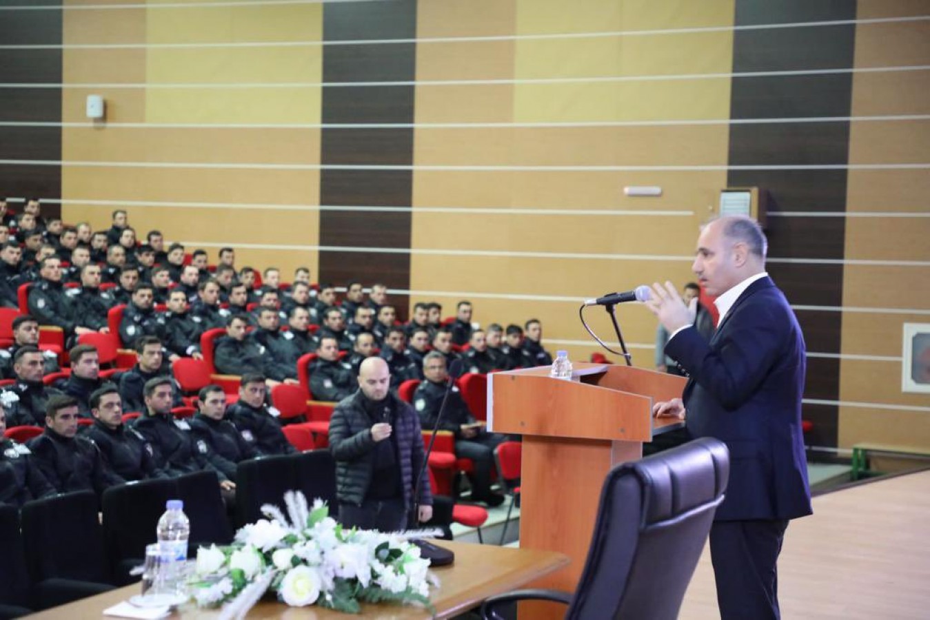 Polis adaylarına tecrübelerini aktardı;