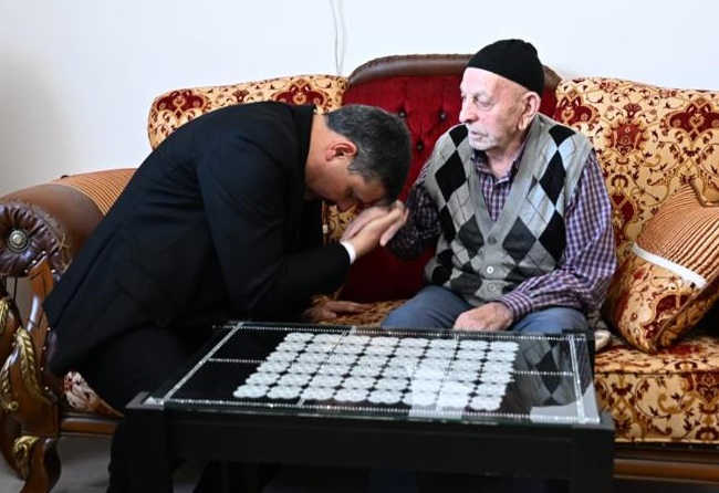 93 yaşındaki Kore gazisine Vali saygısı;
